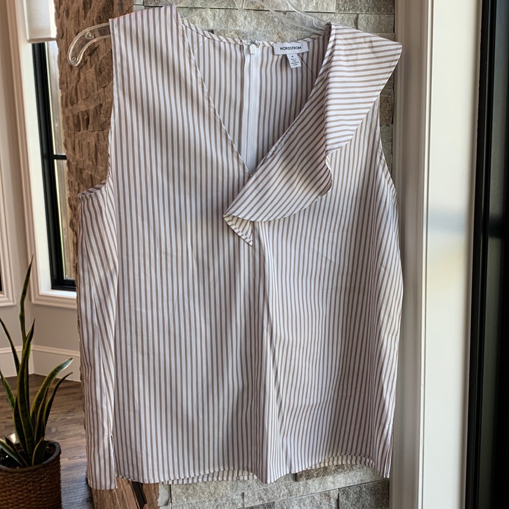 NWOT Nordstrom sleeveless cotton poplin top w asymmetrical ruffle. Size Medium.